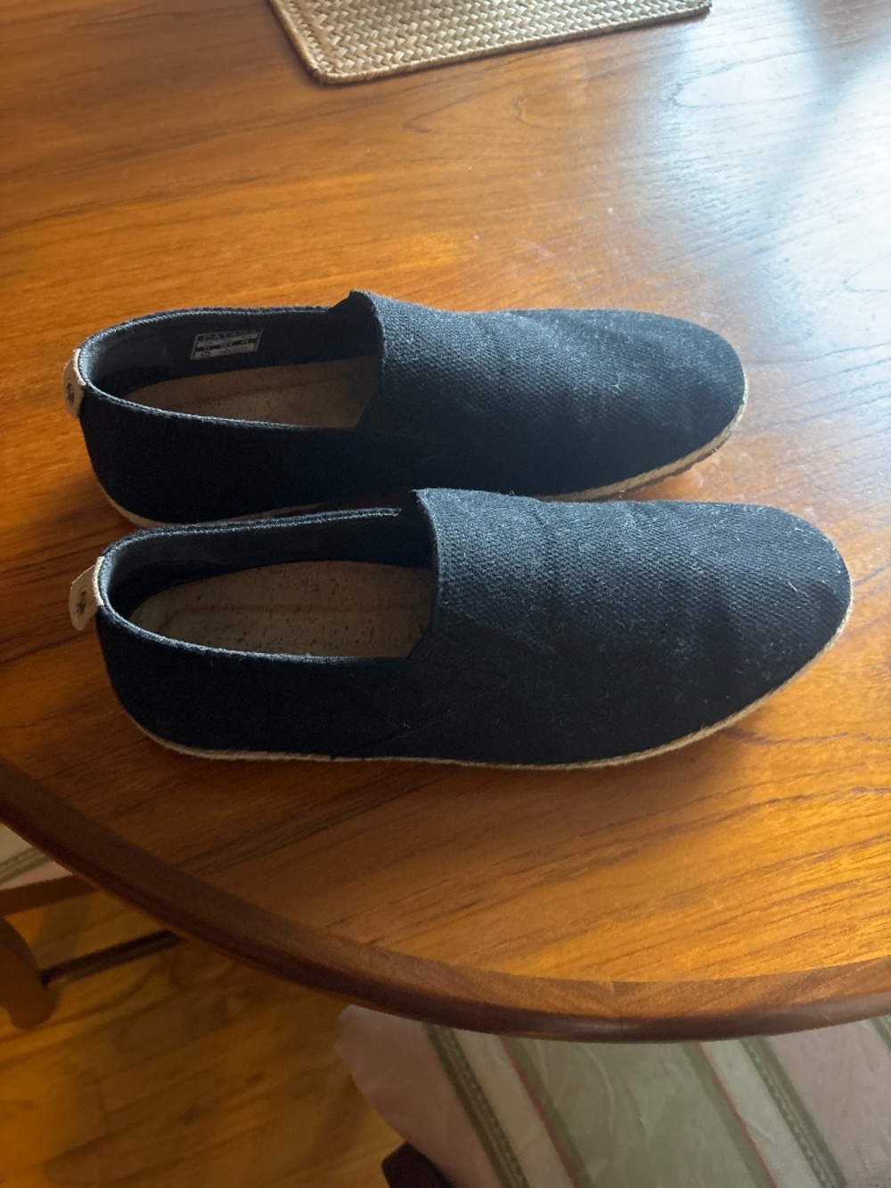 Payers black slip ons